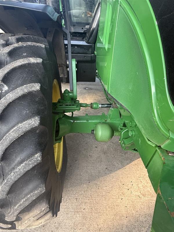 2015 John Deere 6150R Image 34