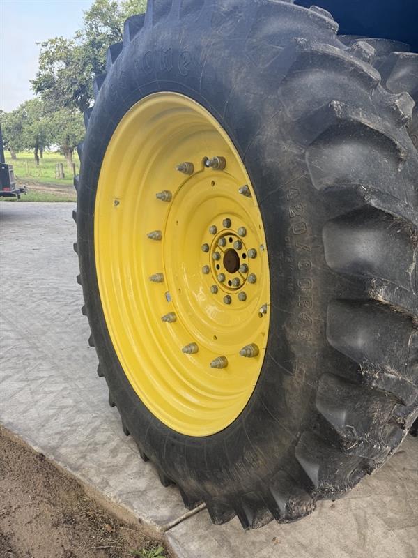 2015 John Deere 6150R Image 37