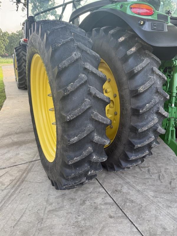 2015 John Deere 6150R Image 40