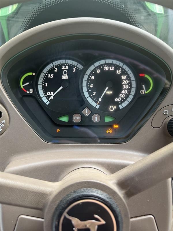2015 John Deere 6150R Image 9