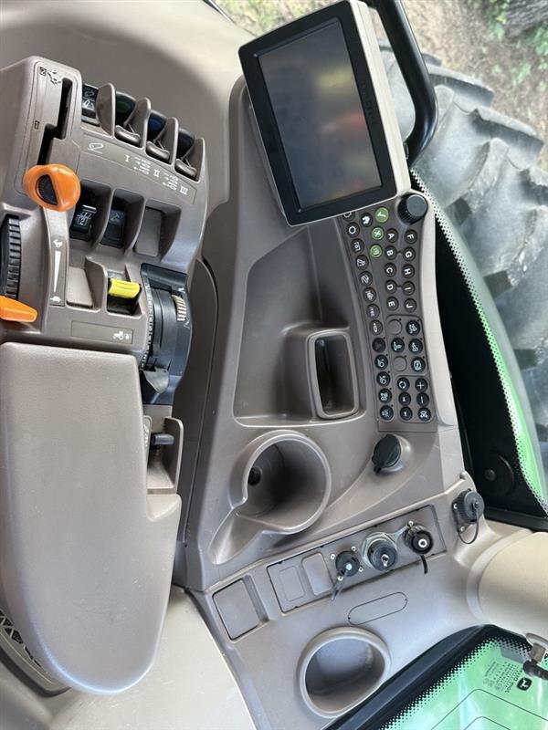 2015 John Deere 6150R Image 12