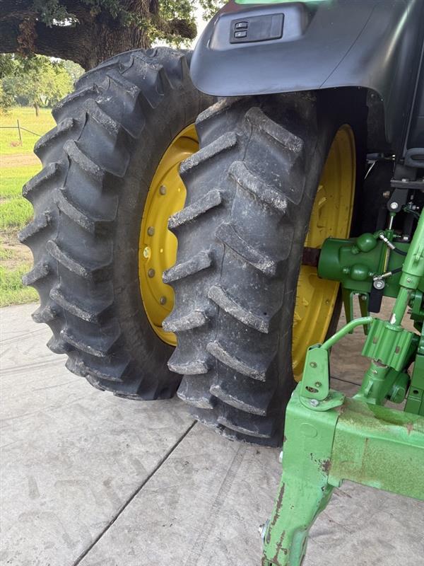 2015 John Deere 6150R Image 39