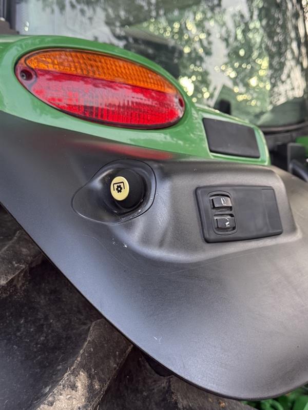 2015 John Deere 6150R Image 26