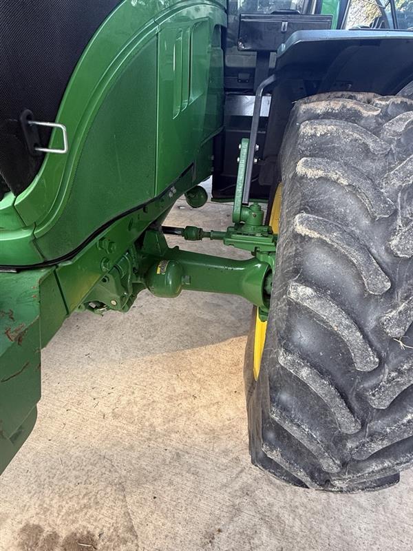 2015 John Deere 6150R Image 41