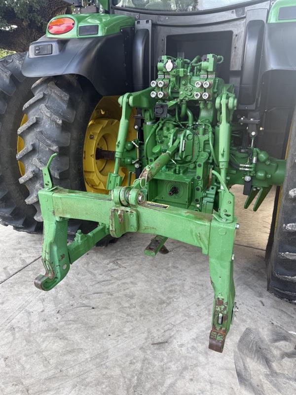 2015 John Deere 6150R Image 25