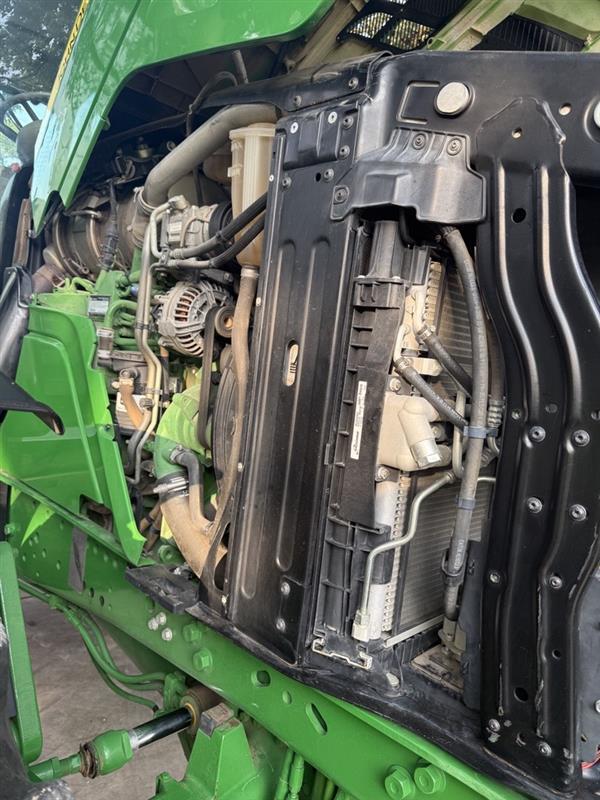 2015 John Deere 6150R Image 33