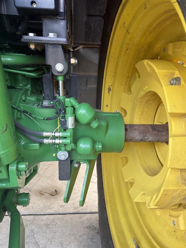 2015 John Deere 6150R Image 36