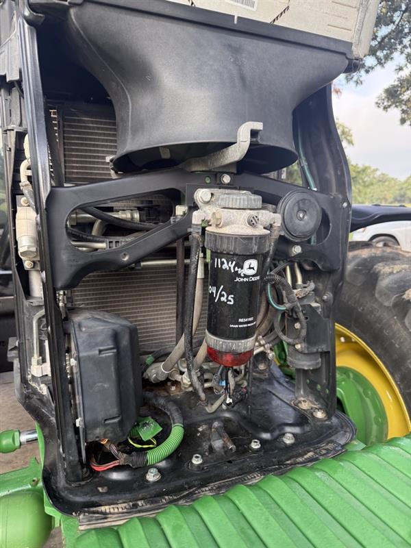 2015 John Deere 6150R Image 32