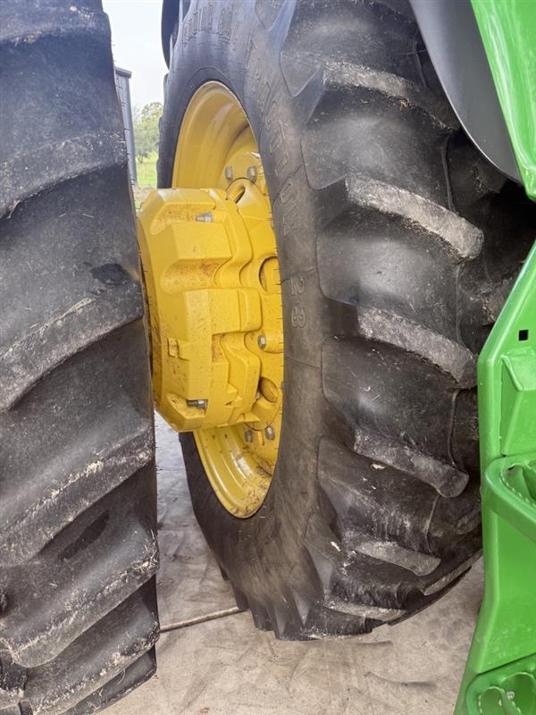 2015 John Deere 6150R Image 43