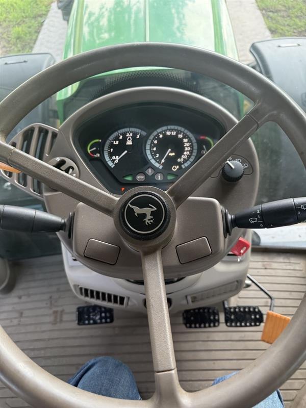 2015 John Deere 6150R Image 16