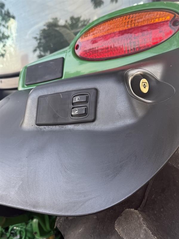2015 John Deere 6150R Image 27