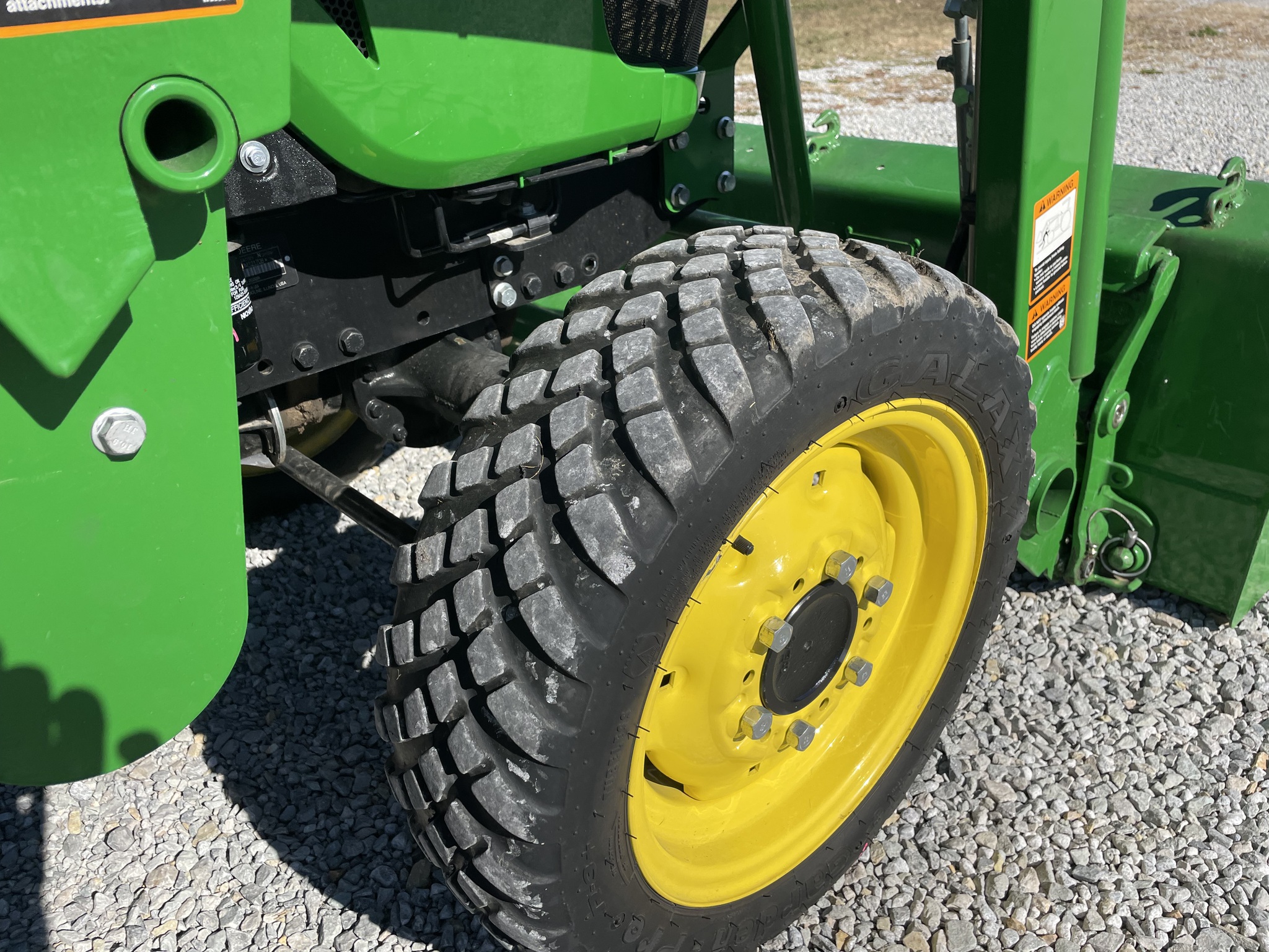 2021 John Deere 2032R Image 11
