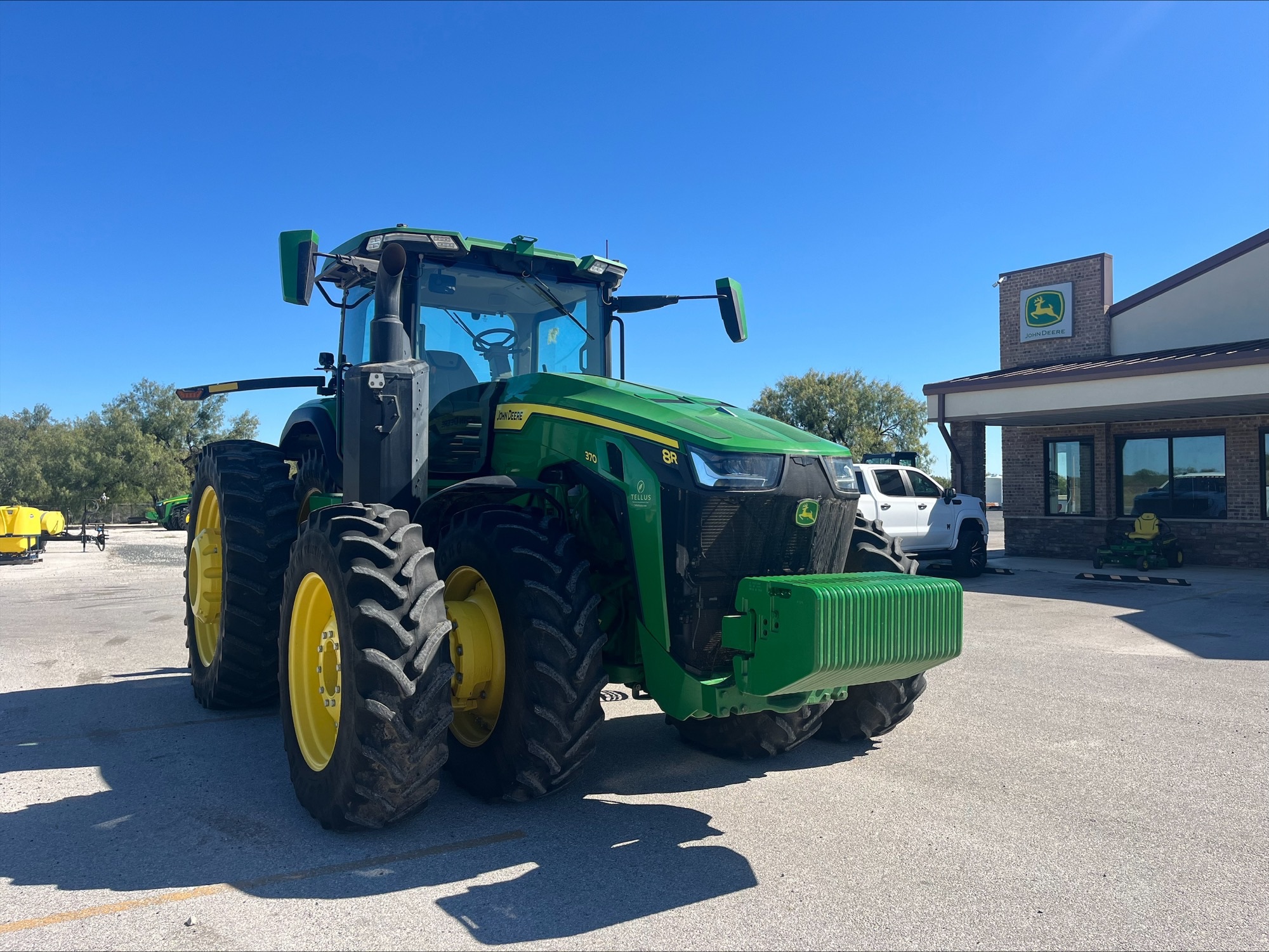 2022 John Deere 8R 370 Image 3