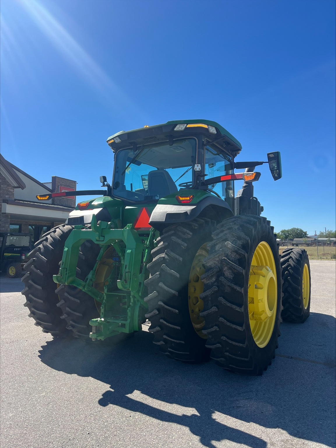 2022 John Deere 8R 370 Image 6