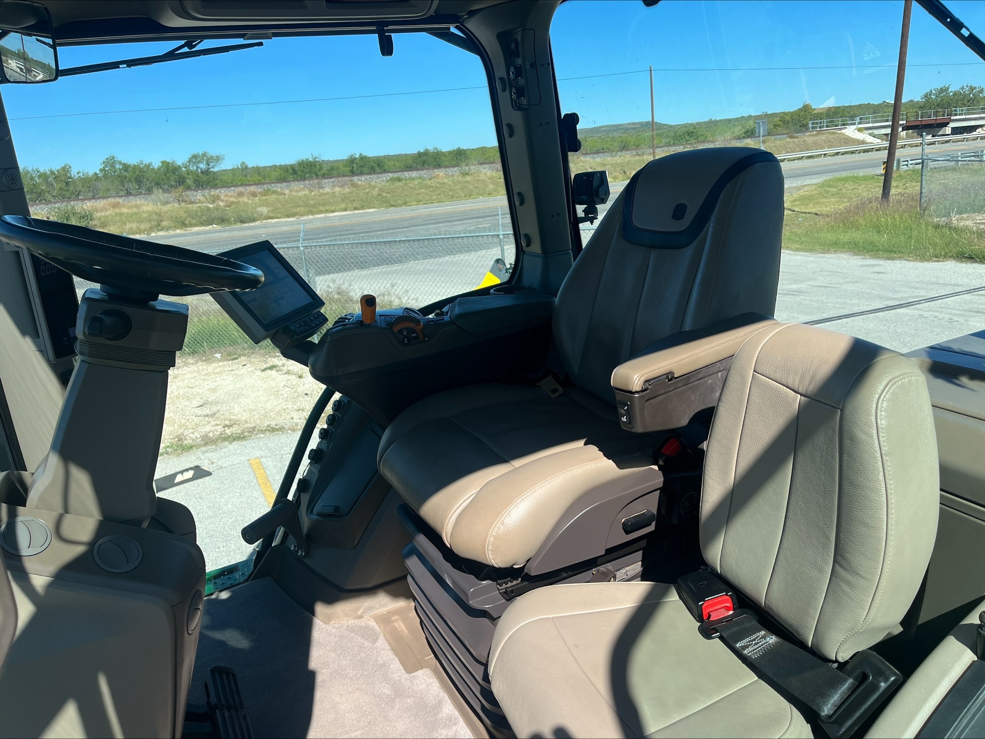 2022 John Deere 8R 370 Image 11