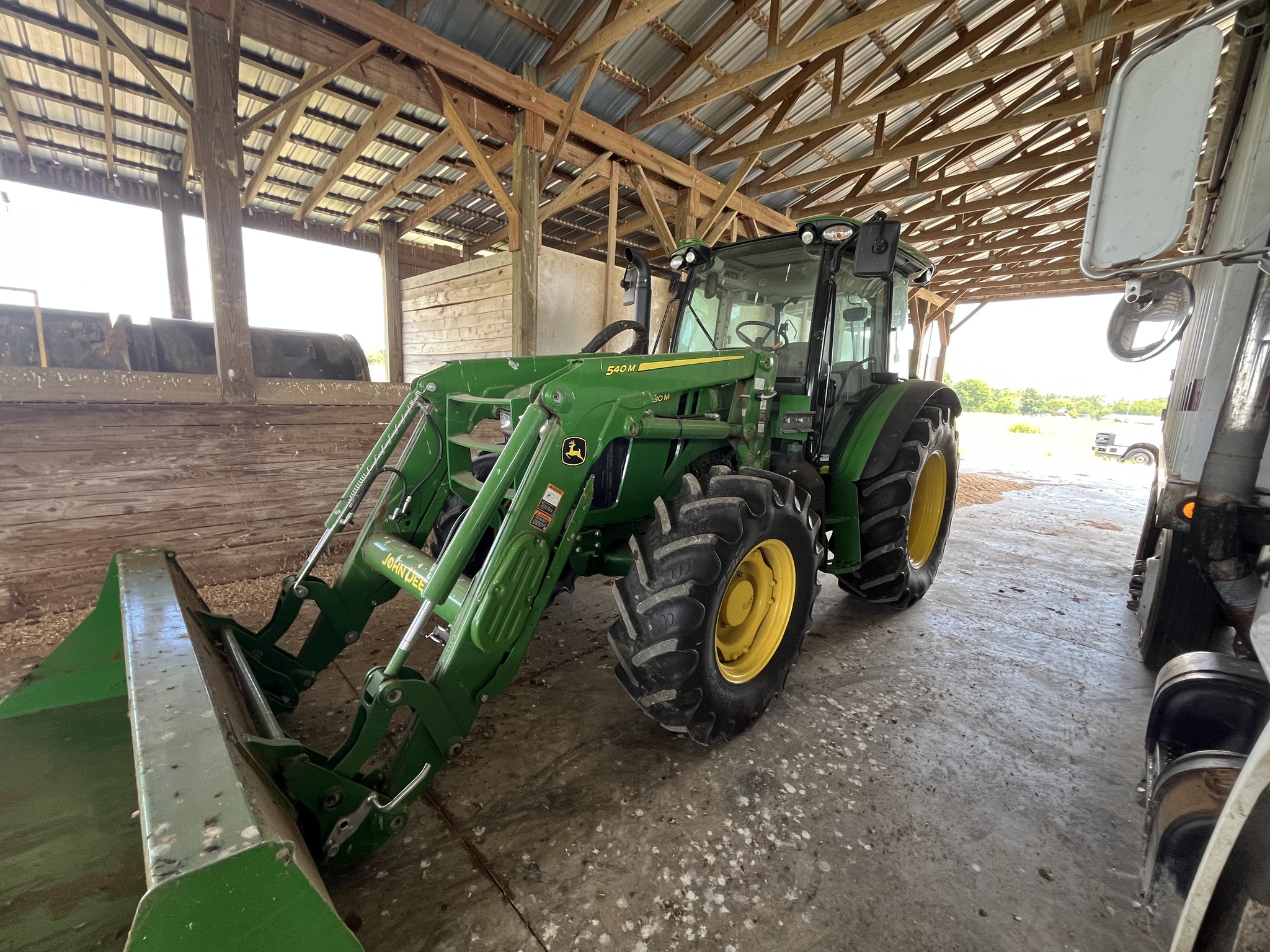 2023 John Deere 5130M Image 1