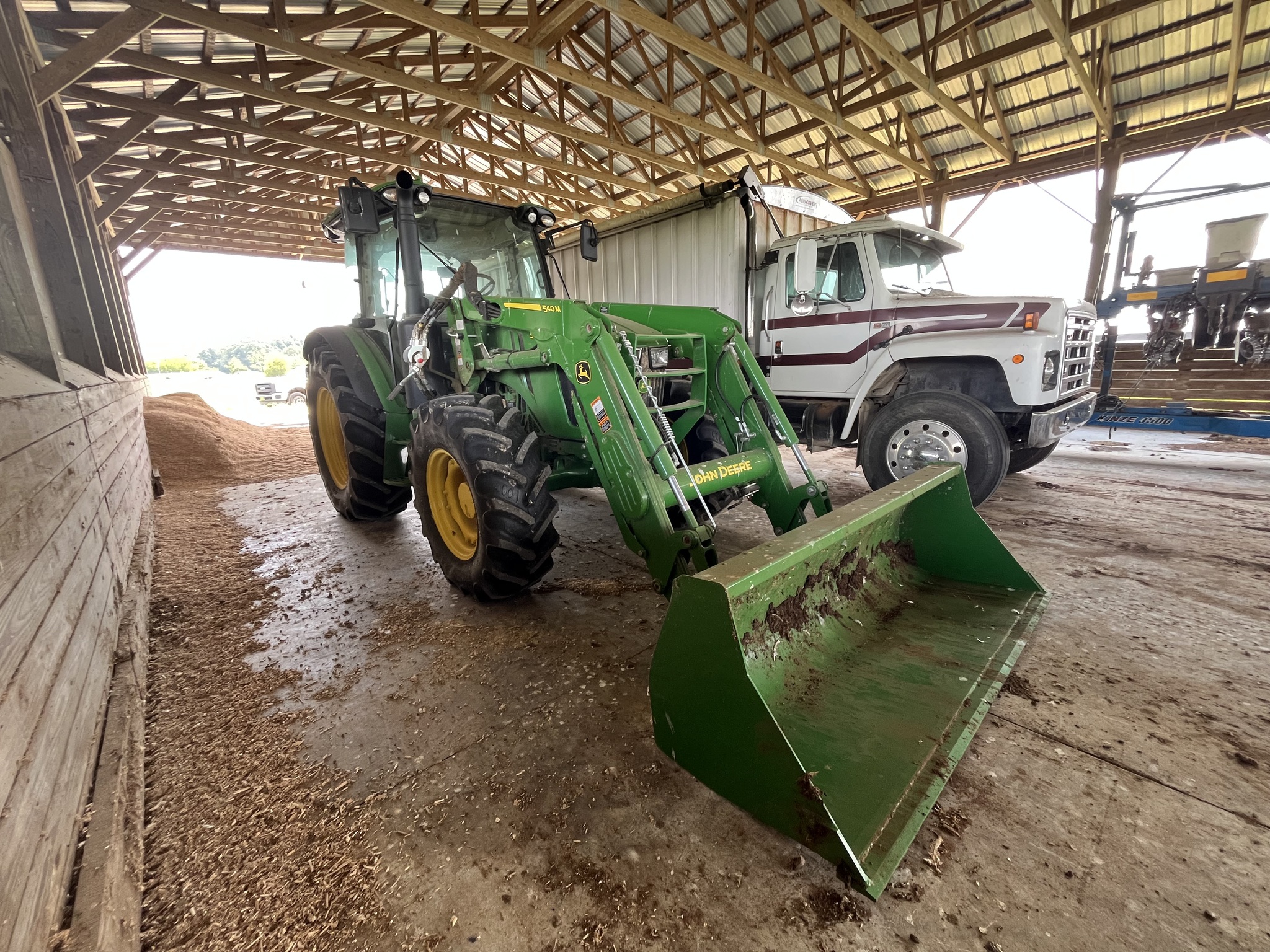 2023 John Deere 5130M Image 4