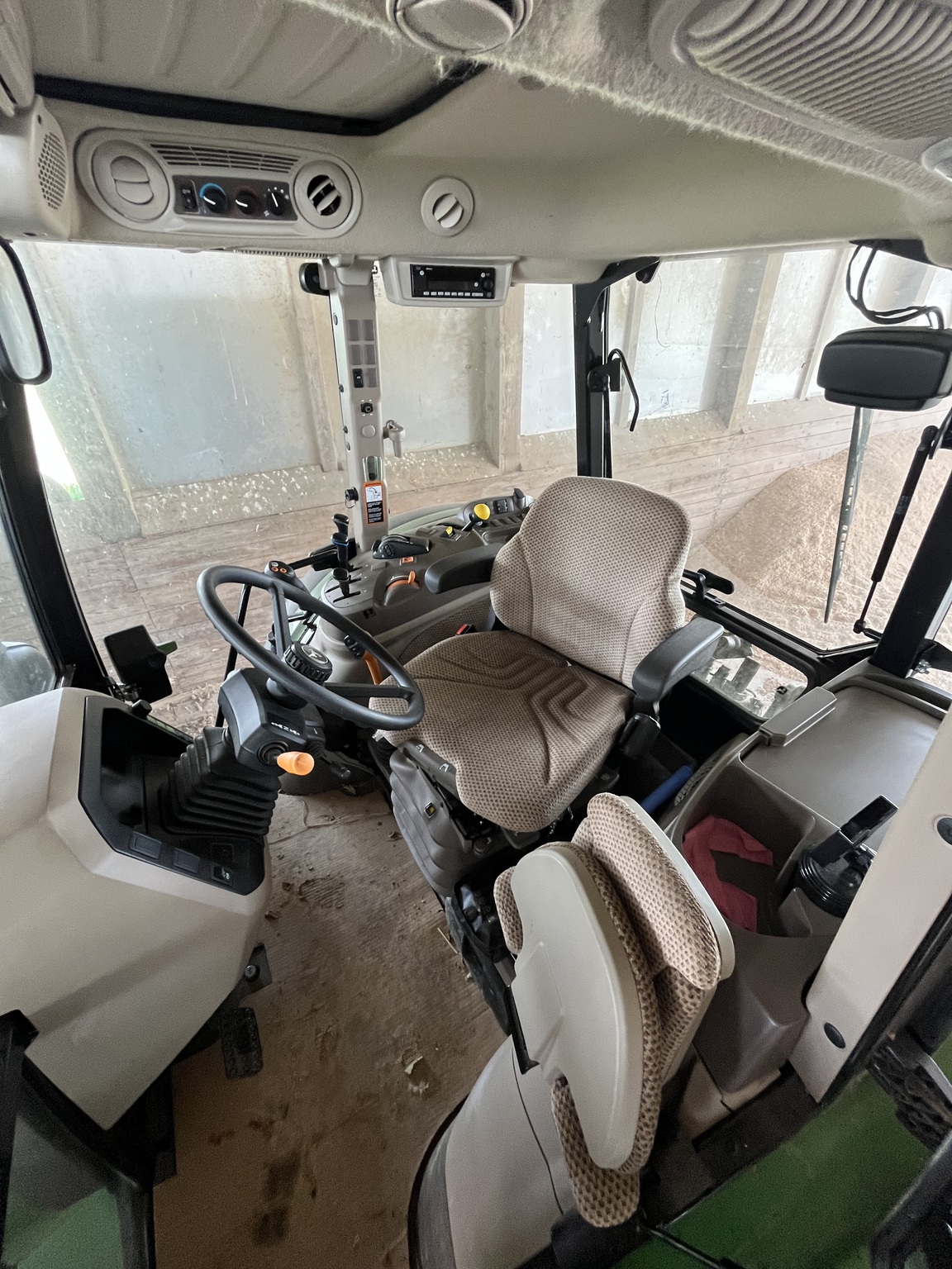 2023 John Deere 5130M Image 9