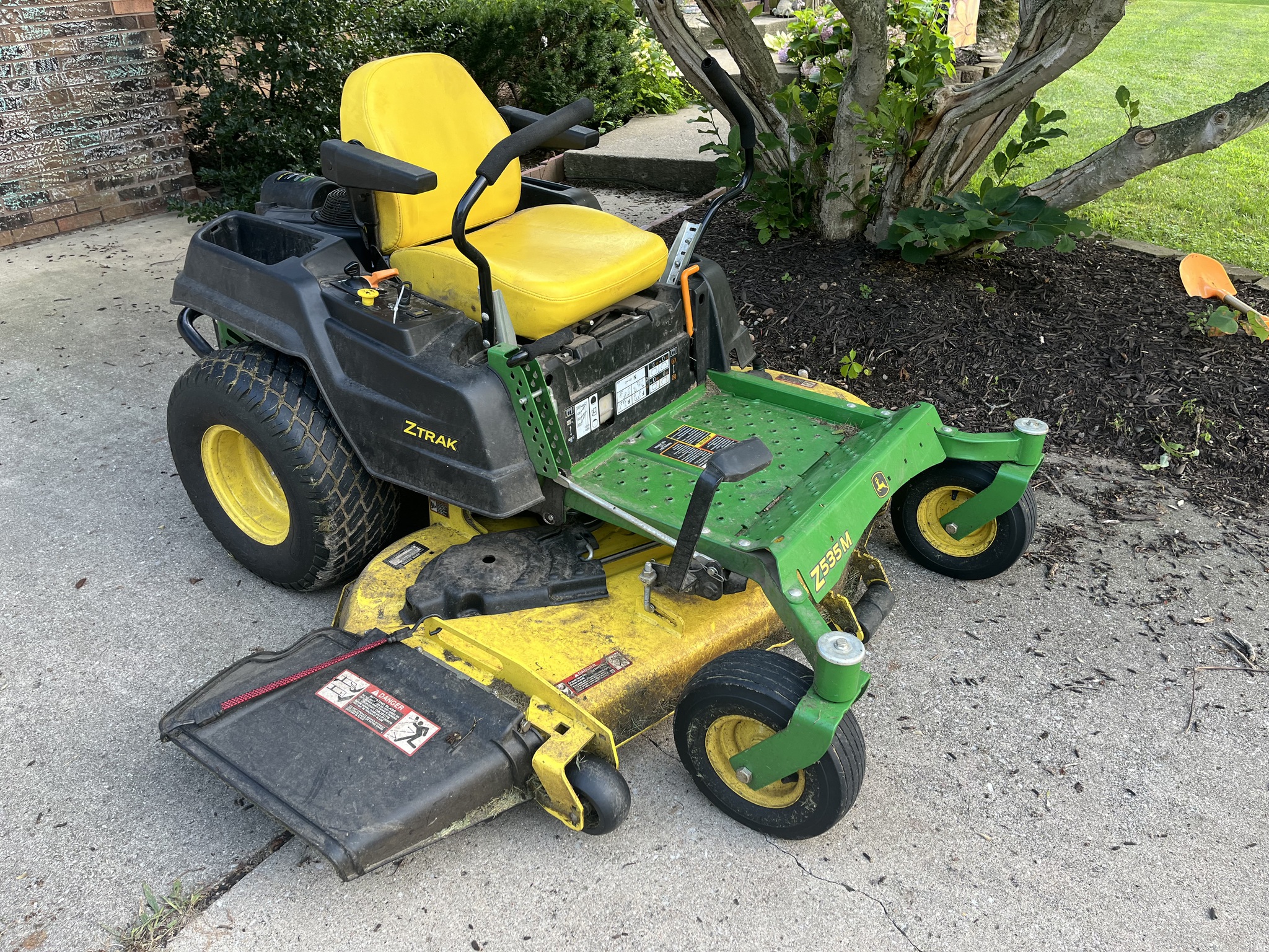 2019 John Deere Z535M Image 1