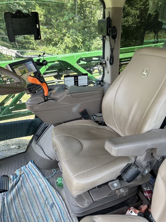 Photo of 2019 John Deere R4044