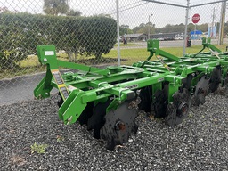 2023 John Deere TM1048L Image 5
