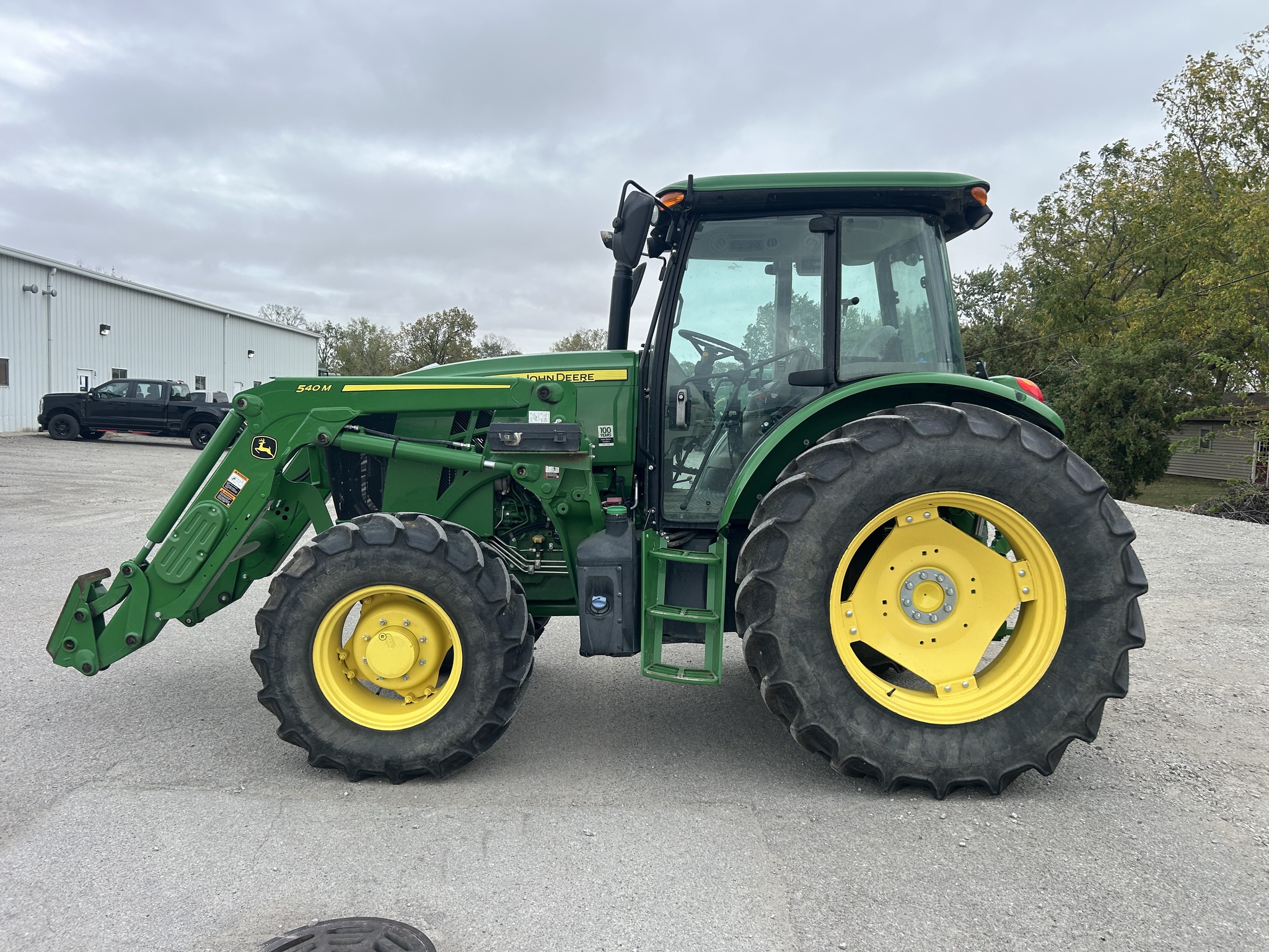 2018 John Deere 6120E Image 1