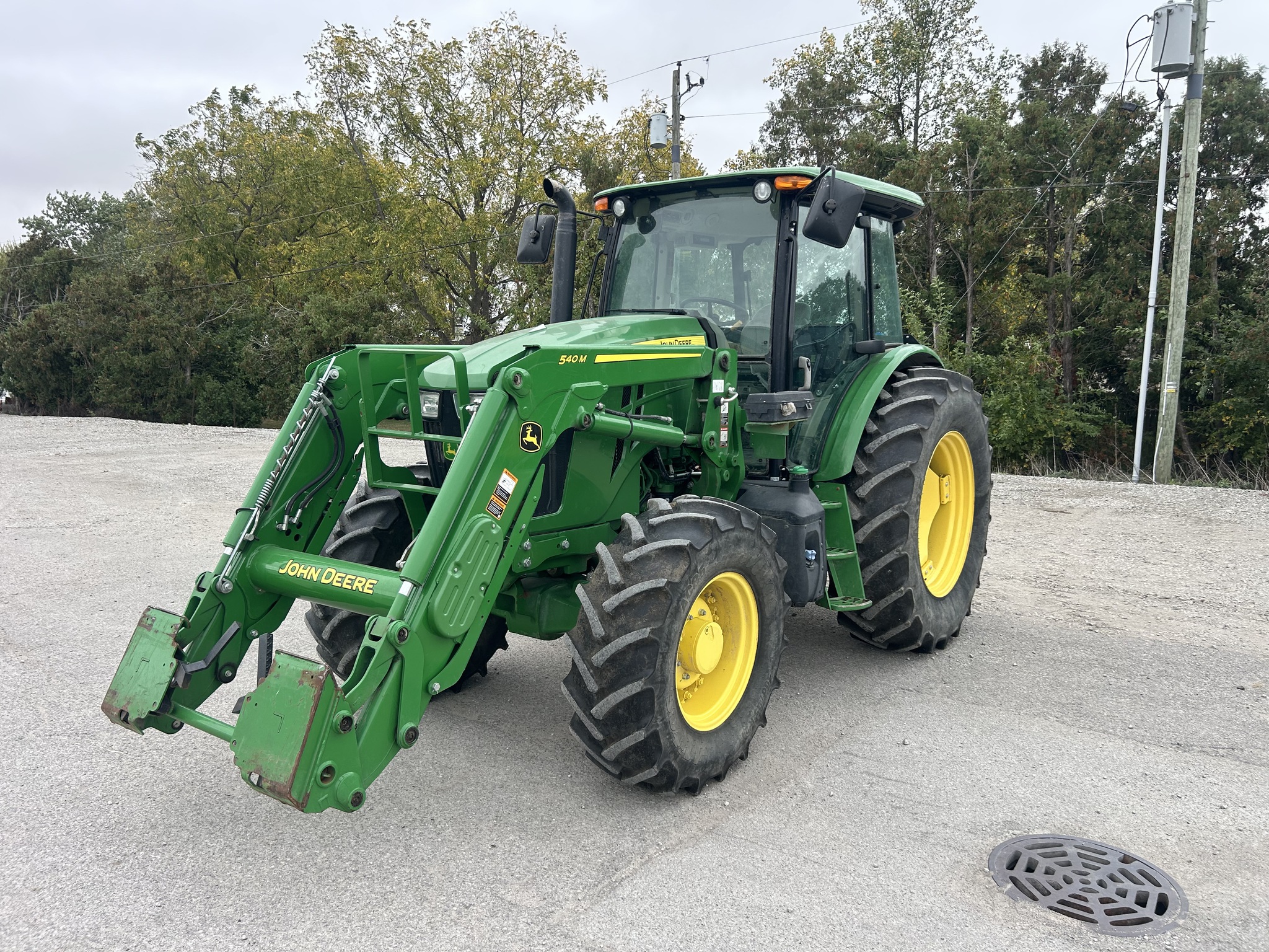 2018 John Deere 6120E Image 2