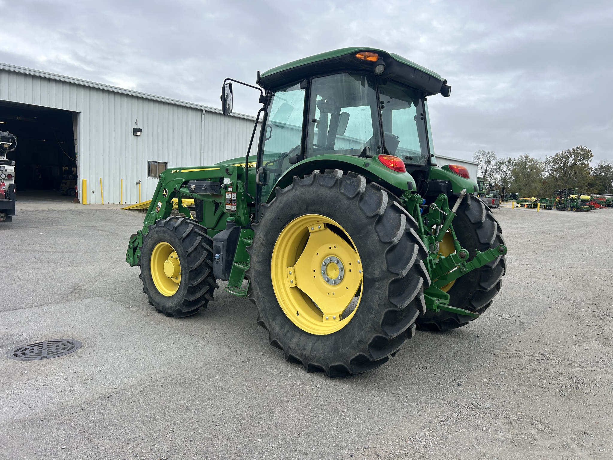 2018 John Deere 6120E Image 6