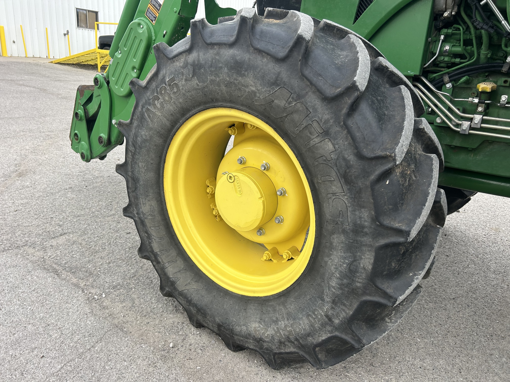 2018 John Deere 6120E Image 11