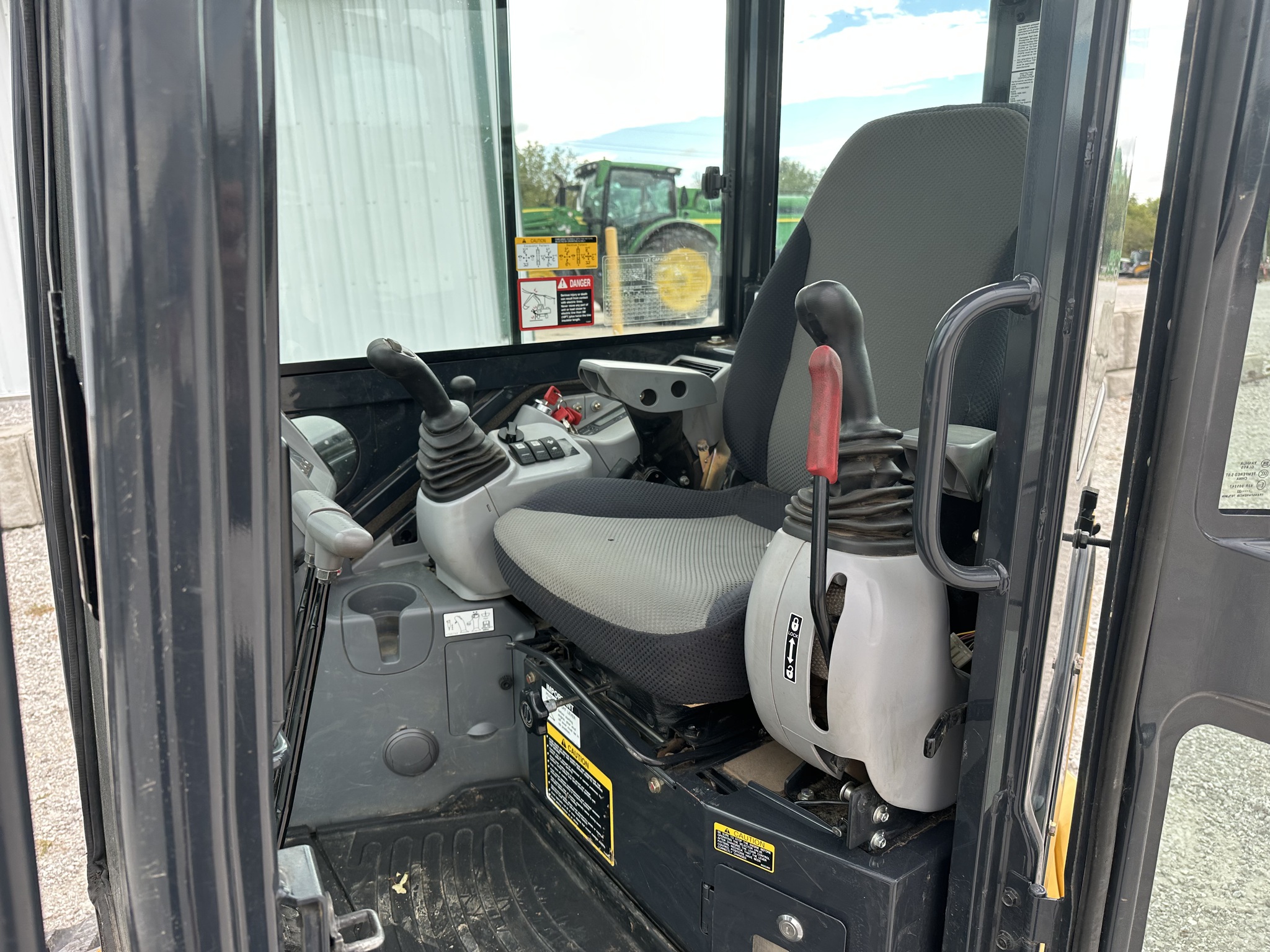  2022 John Deere 35G at Heritage Tractor in Joplin, MO