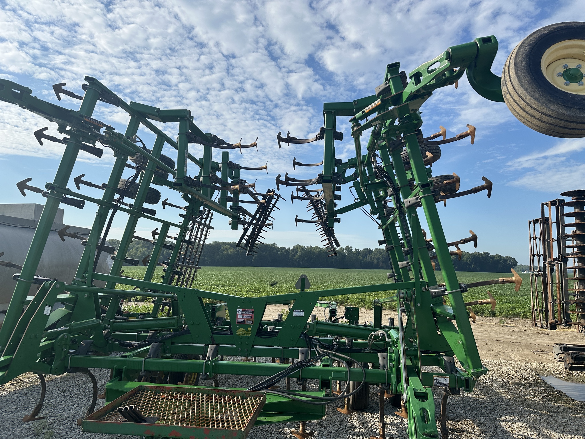 2014 John Deere 2210 Image 11