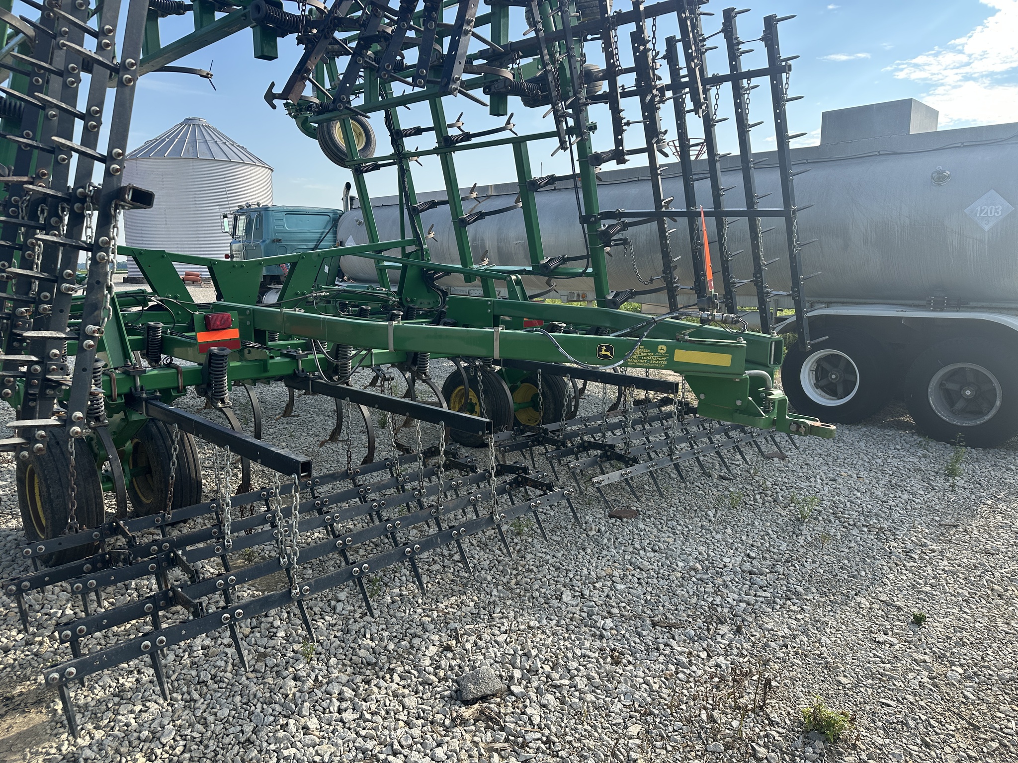 2014 John Deere 2210 Image 4