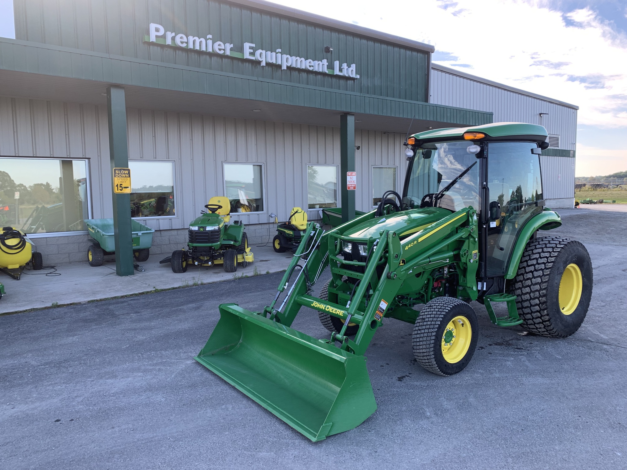 2023 John Deere 4066R Image 2