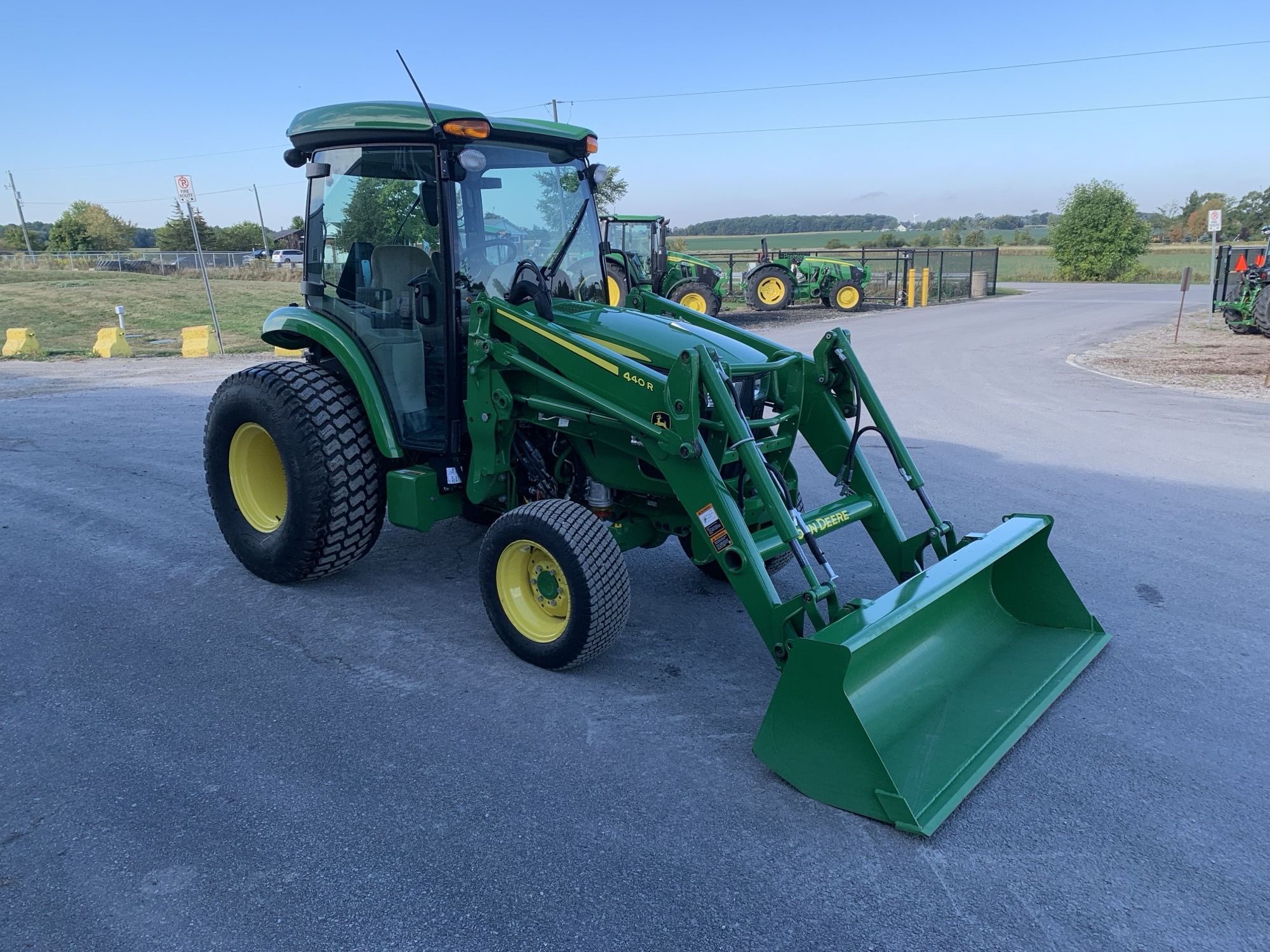 2023 John Deere 4066R Image 4