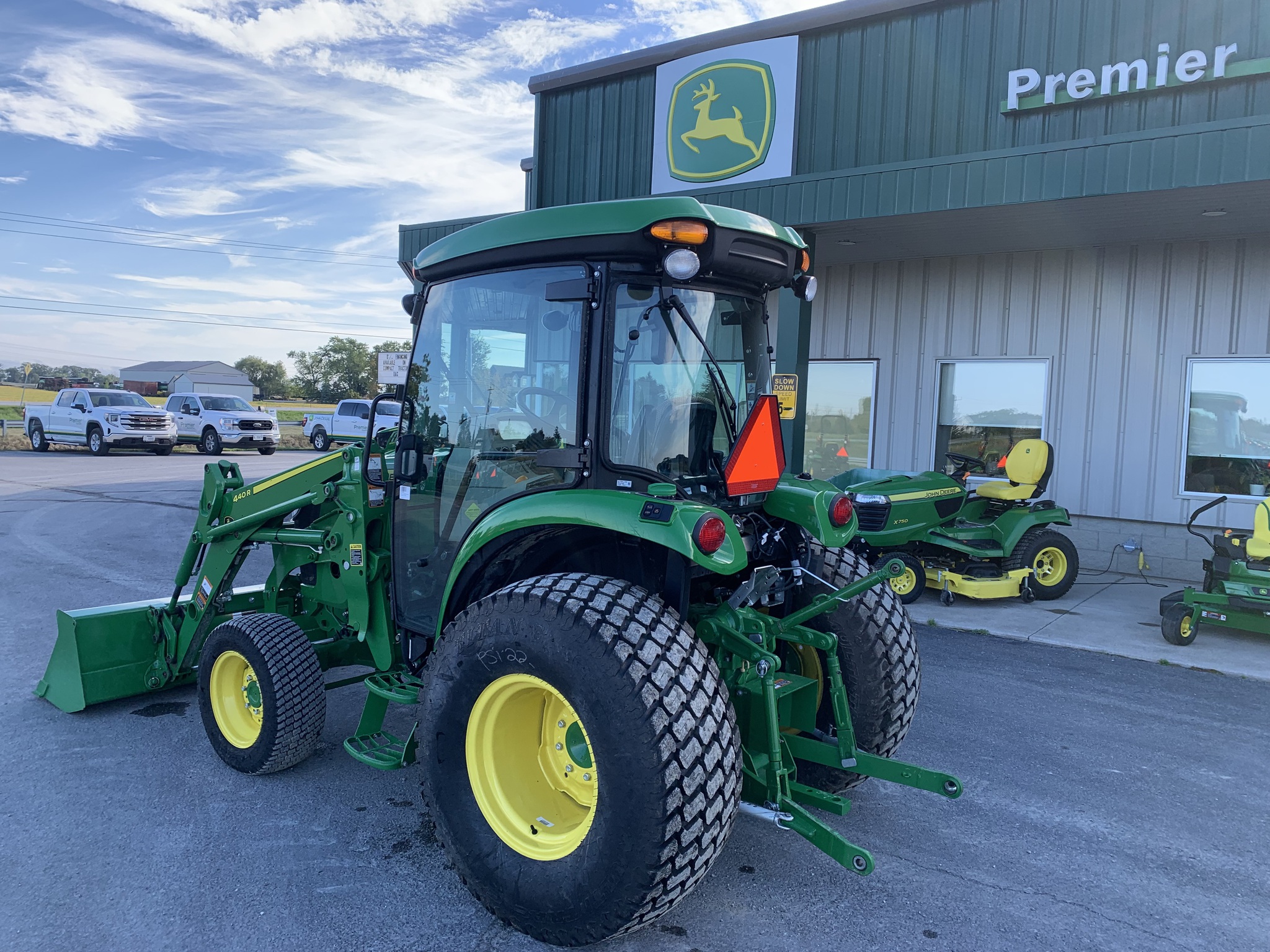 2023 John Deere 4066R Image 8