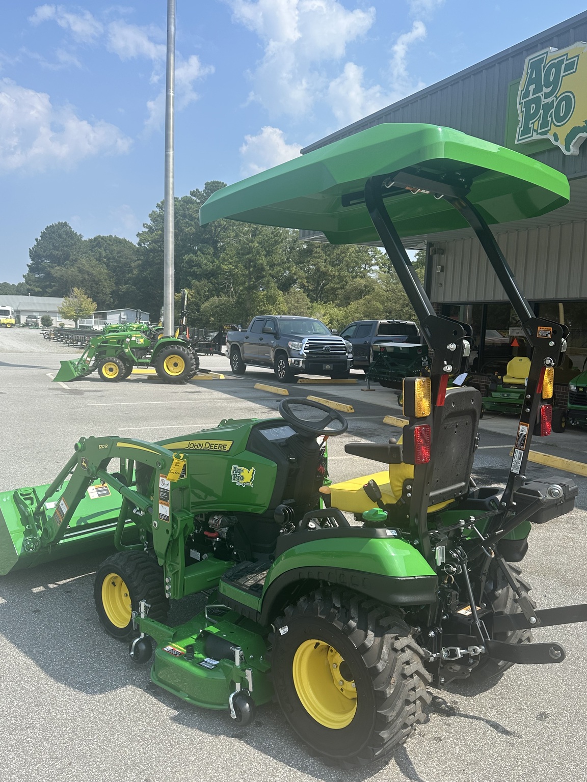 2024 John Deere 1025R Image 2