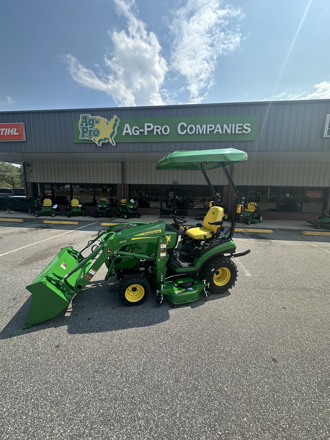 2024 John Deere 1025R Image 1