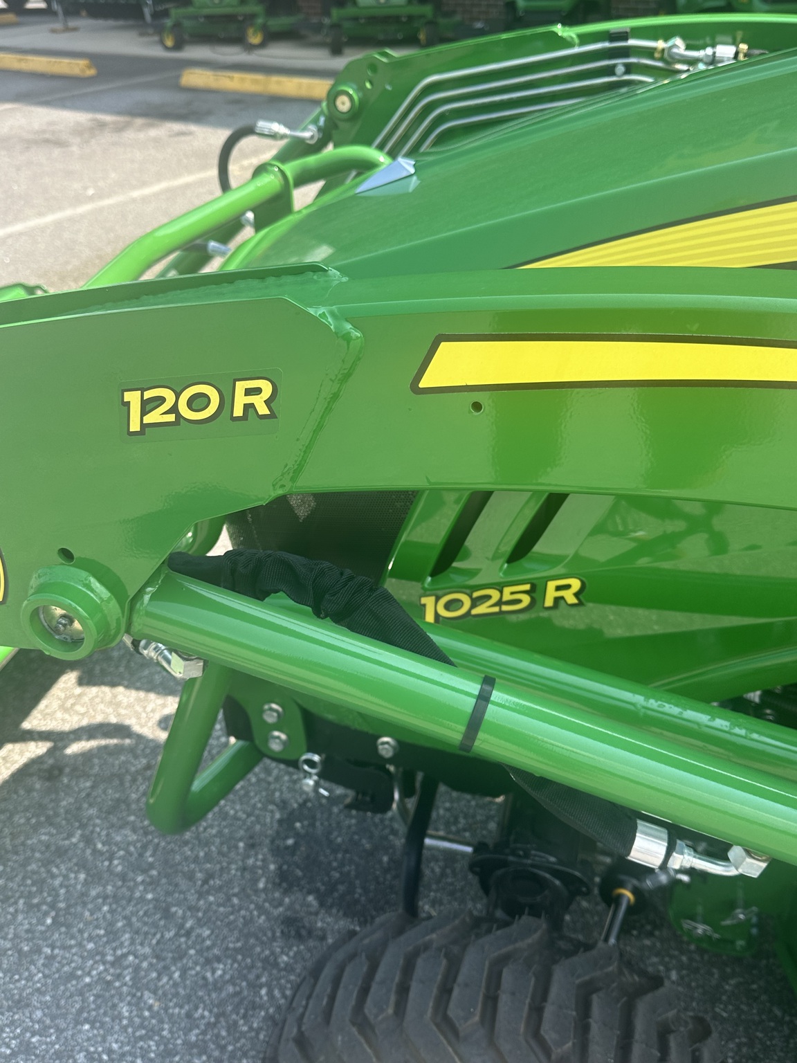 2024 John Deere 1025R Image 5