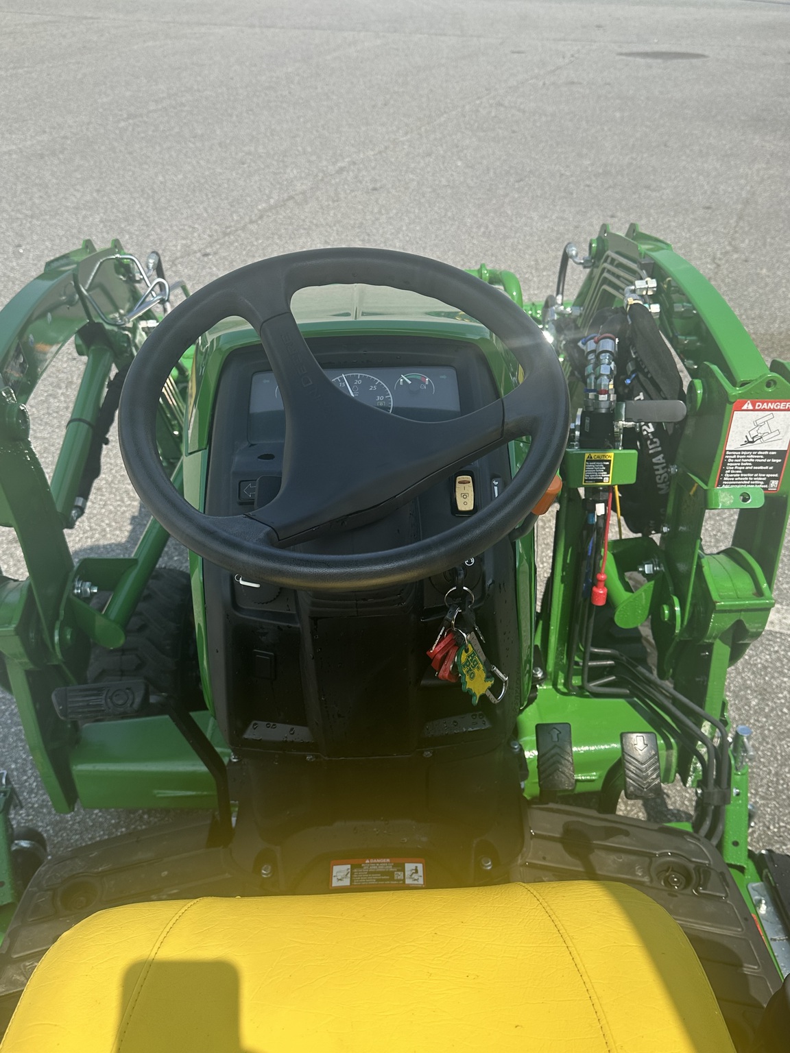 2024 John Deere 1025R Image 7
