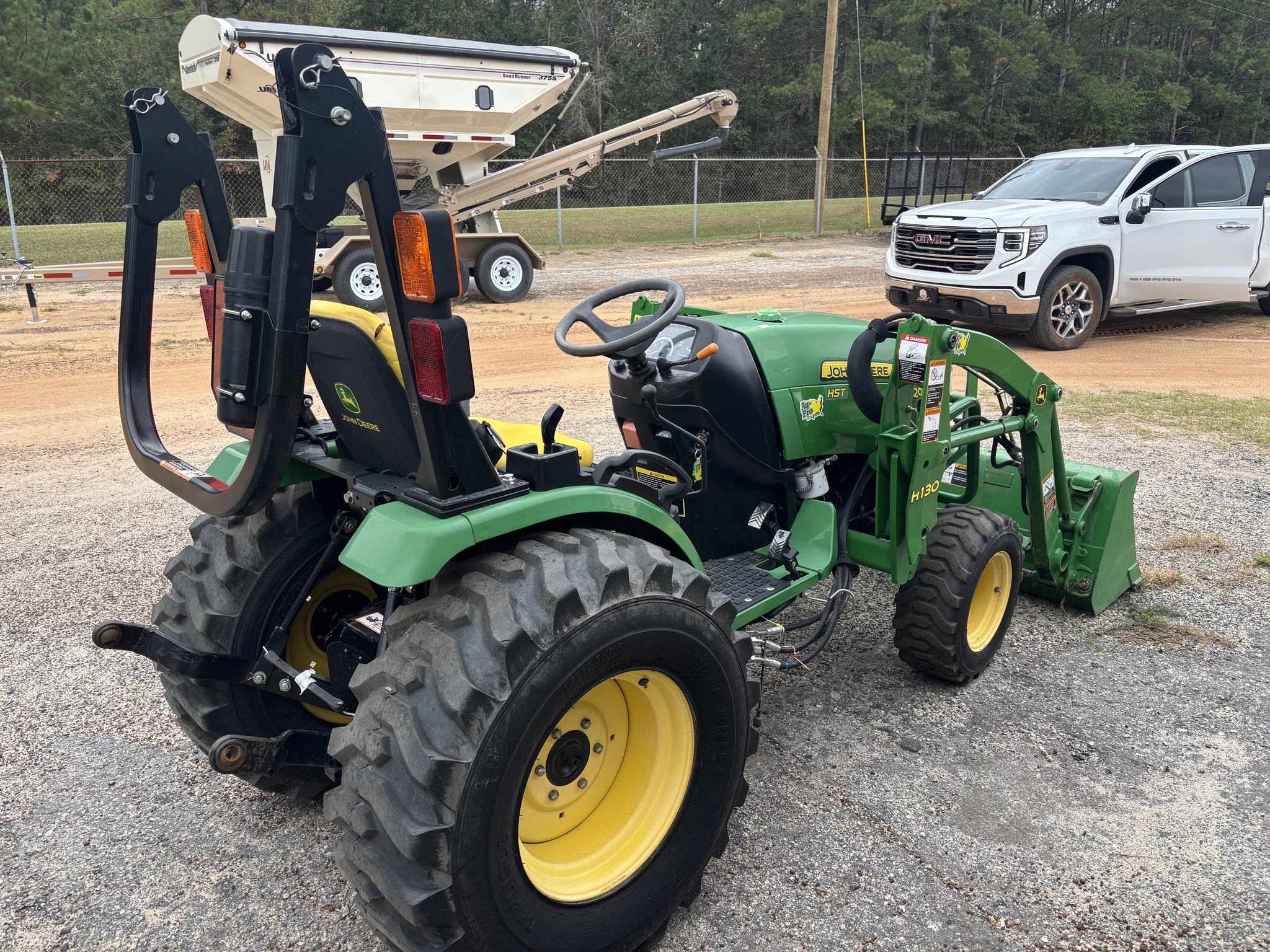 2015 John Deere 2032R Image 4