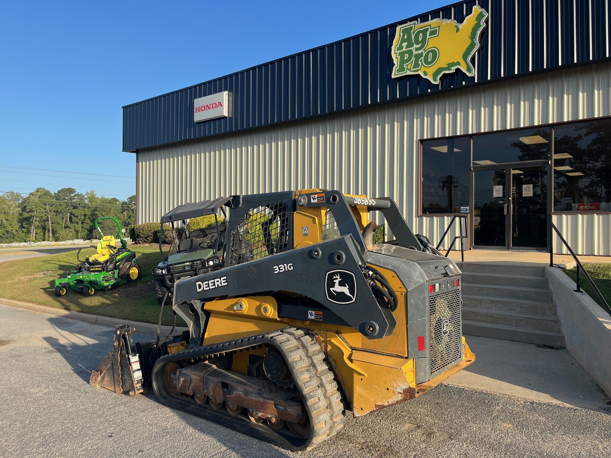 2020 John Deere 331G Image 2