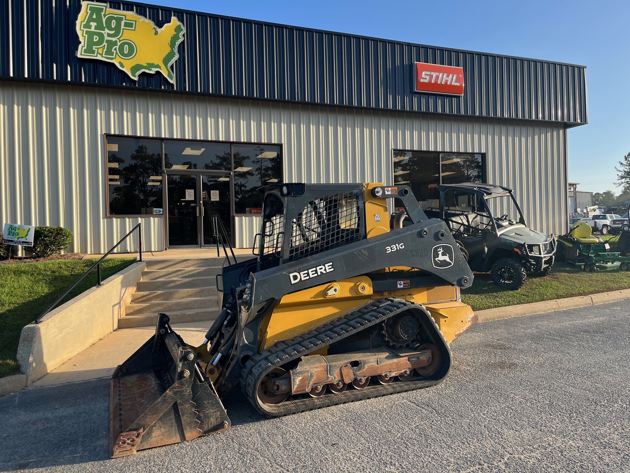 2020 John Deere 331G Image 1