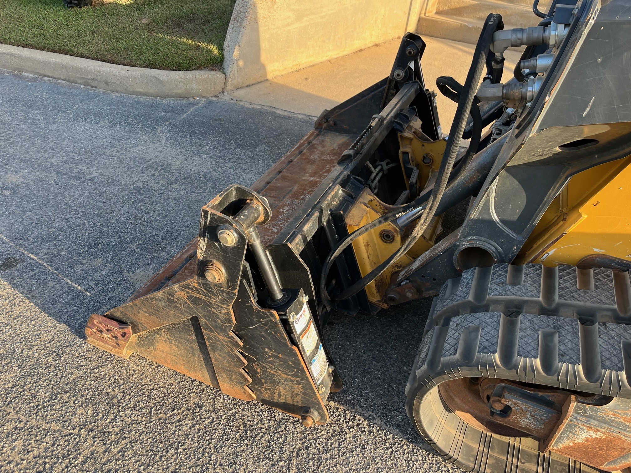 2020 John Deere 331G Image 6