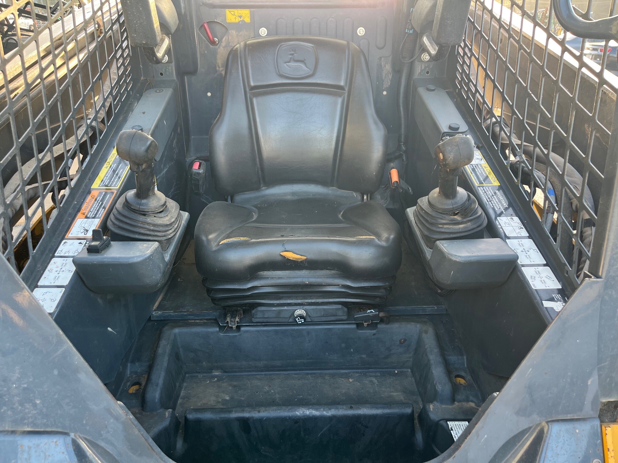 2020 John Deere 331G Image 7