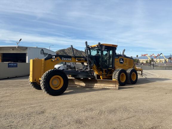 Photo of a 2022 John Deere 872G