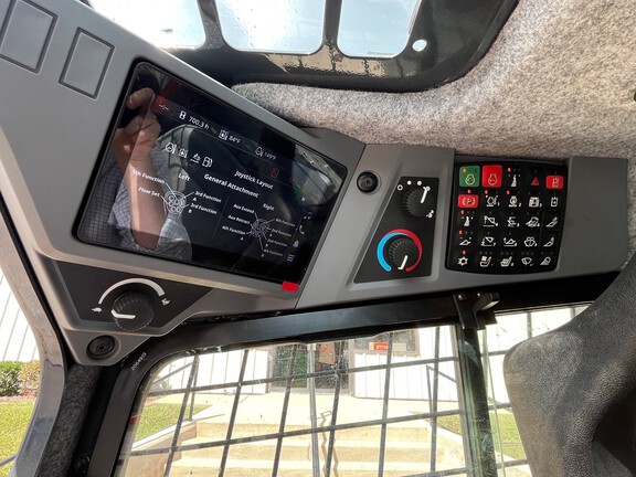 2024 John Deere 335P-7