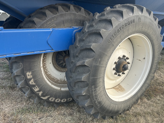Used 2013 Brandt 1322XR Grain Carts at Horizon Ag & Turf in Lloydminster, AB - Photo2