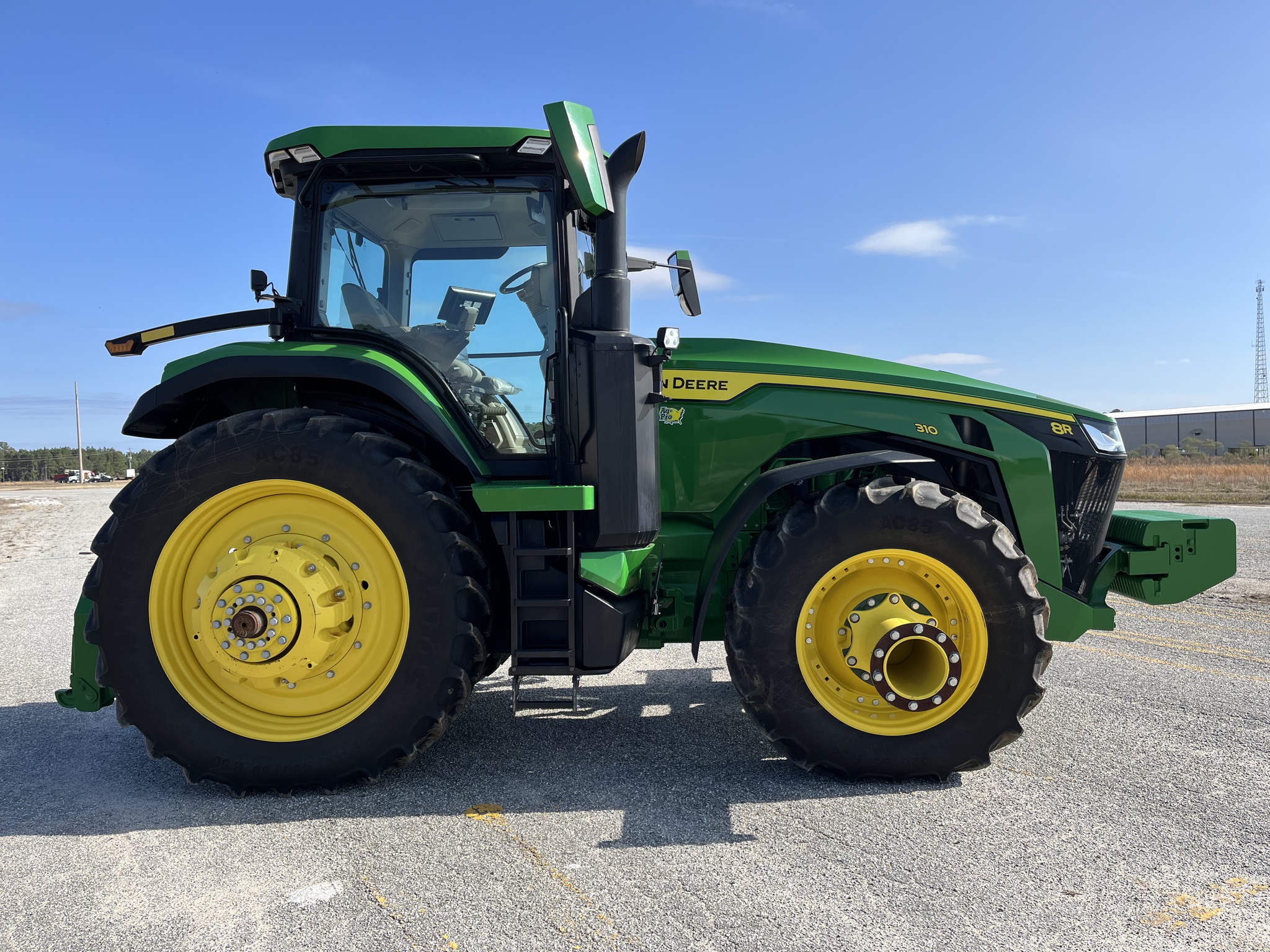 2024 John Deere 8R 310 Image 3