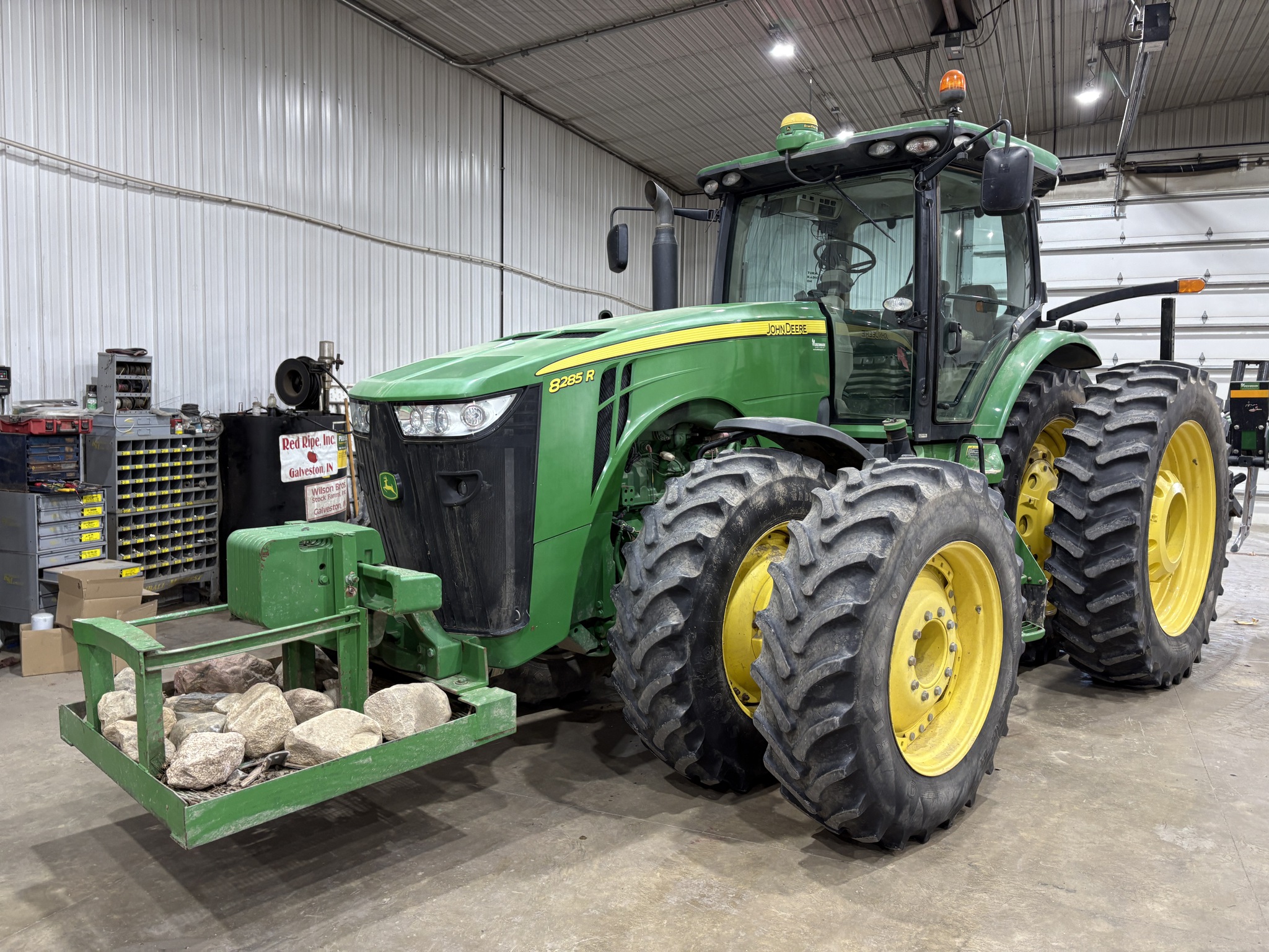 2014 John Deere 8285R Image 1