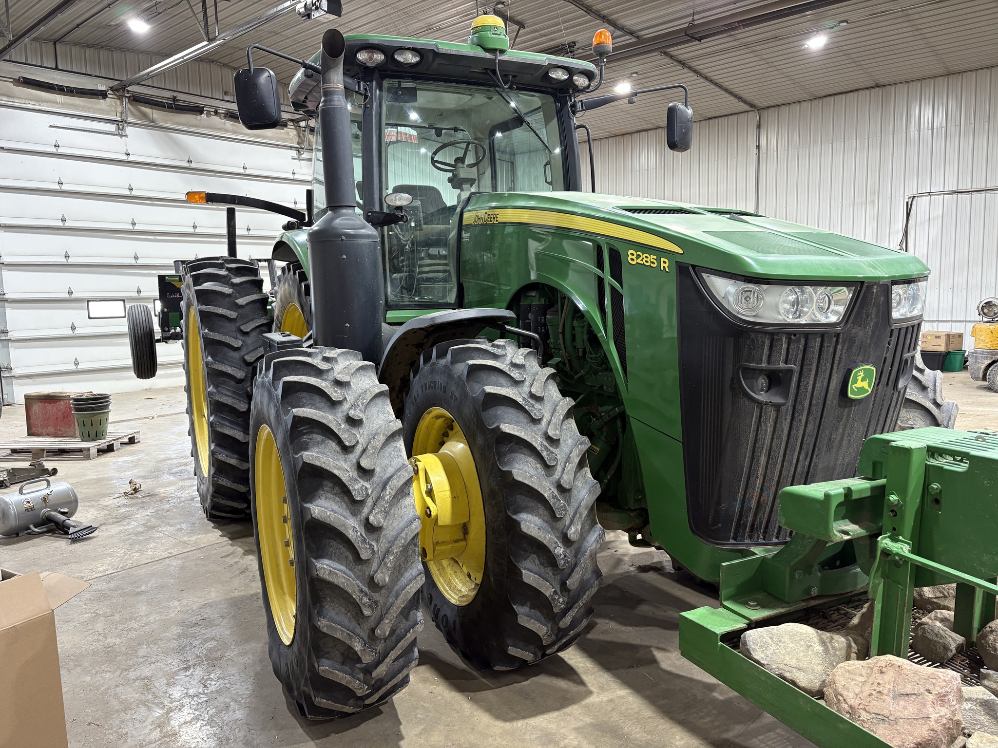 2014 John Deere 8285R Image 2